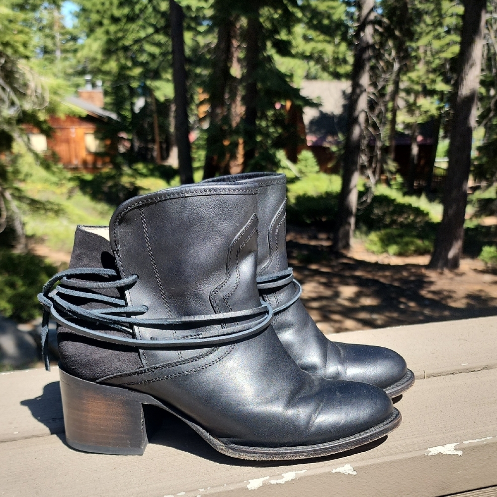 Freebird by Steven Black Ankle Boots IN BLACK Leather. GoRGEoUS!! CASEY STYLE